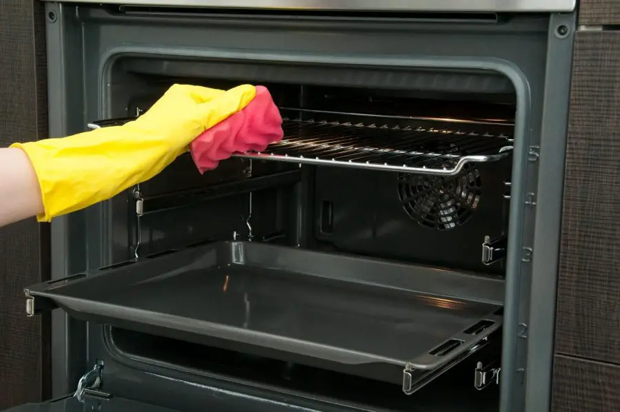 tips to clean an oven