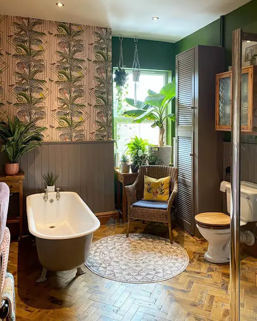 evergreen-pattern-bathroom-wallpaper