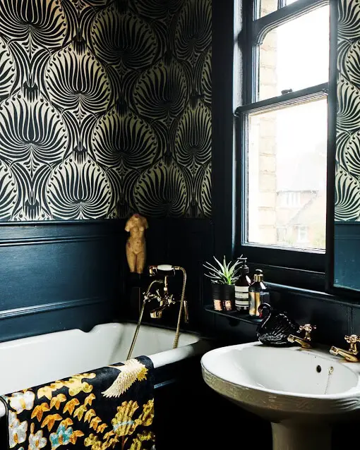 Black-Gold Patterned Wallpaper