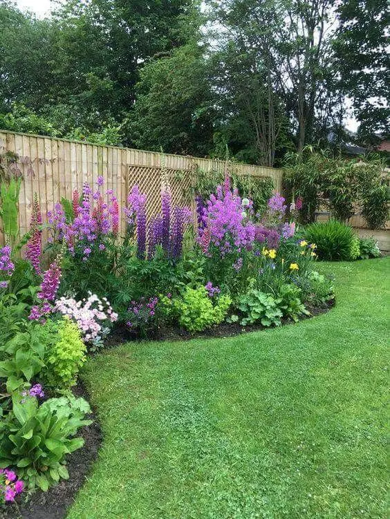 Side Yard Flower Bed with High Plants