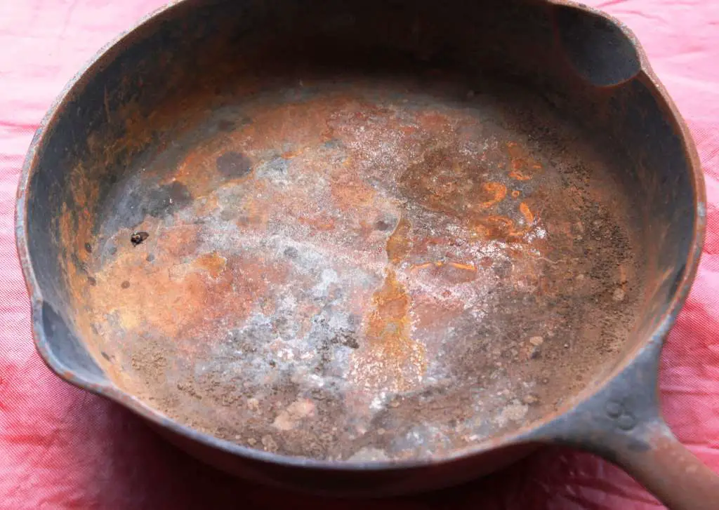 How to Clean Rusty Cast Iron Skillet