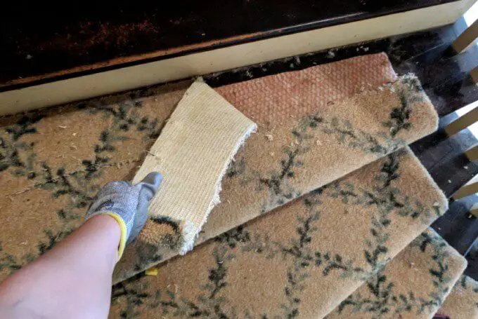 how to remove carpet from the stairs