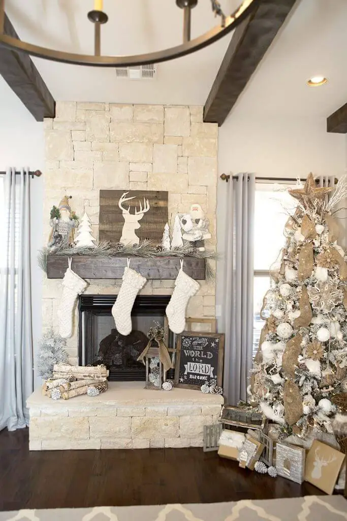 Christmas Farmhouse Mantel Decor