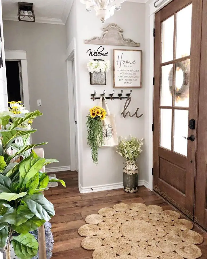 Warm Greetings to the Guests - Entryway Ideas