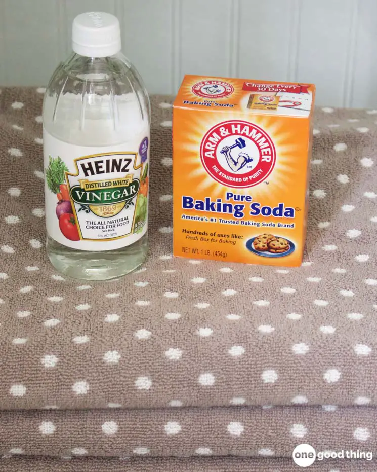 how to unclog a bathroom sink with baking soda and vinegar