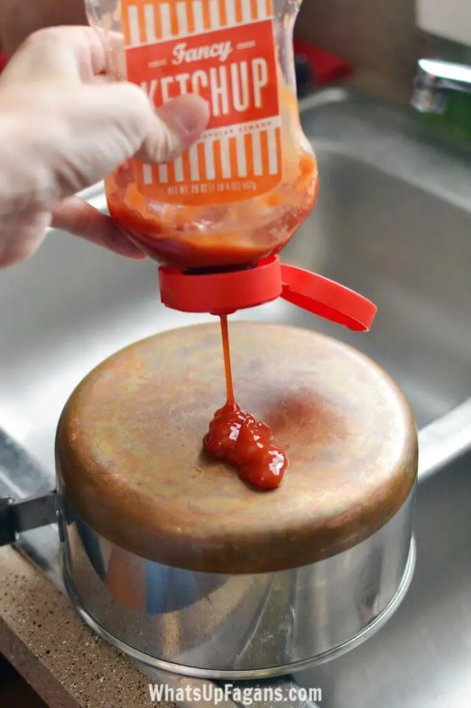 How to clean baked on grease from your aluminum pans using ketchup