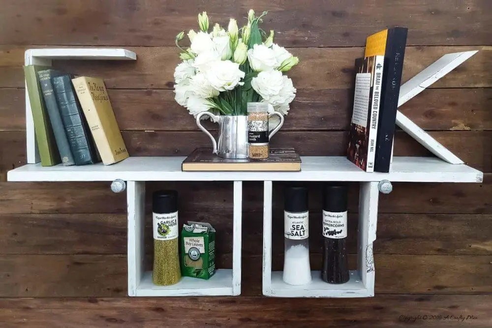 Scrap wood wall shelf - Unique DIY