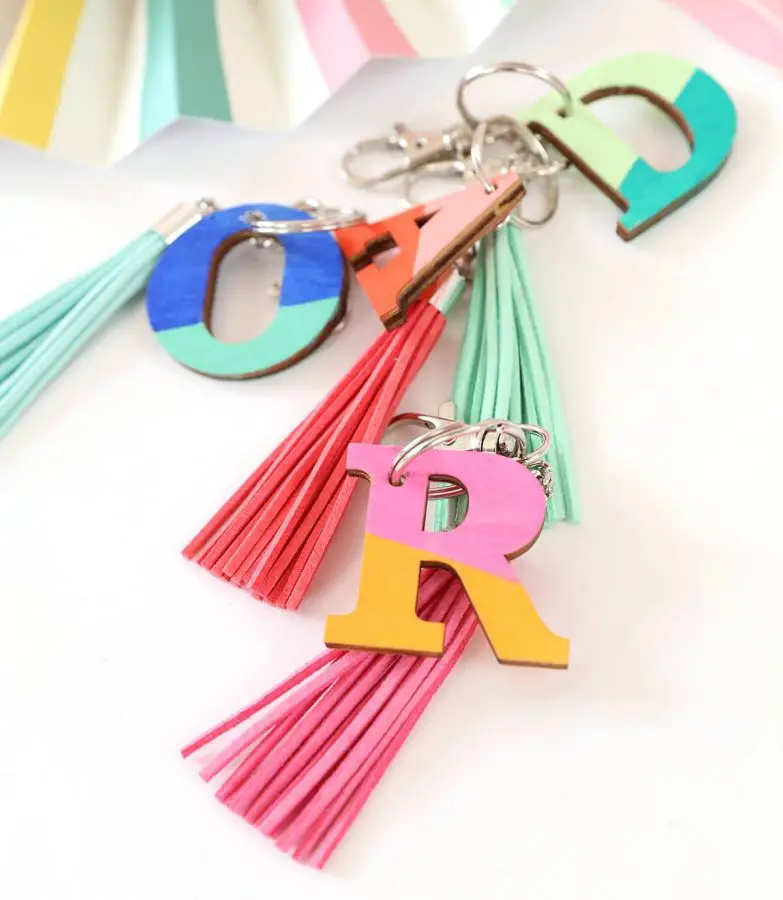 wood monogram keychains - DIY Keychain ideas