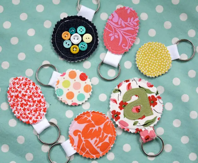 Fabric scrap keychain - Easy DIY keychain ideas