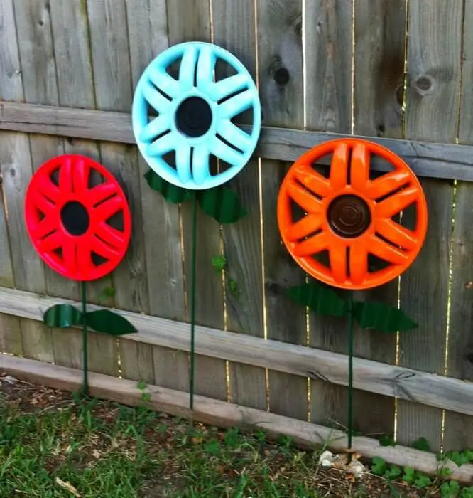 Hubcap Flowers - Garden Art Ideas