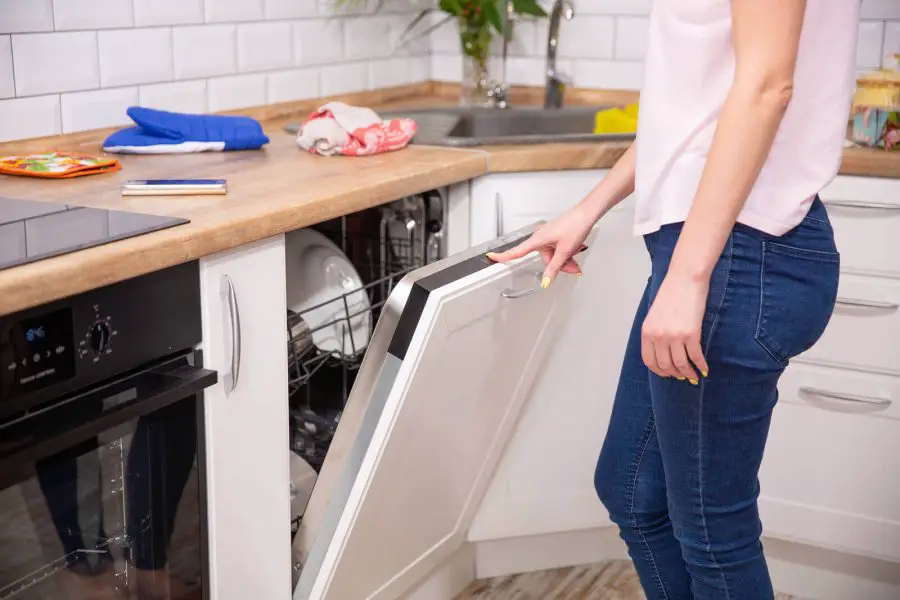 Clean Dishes In The Dishwasher