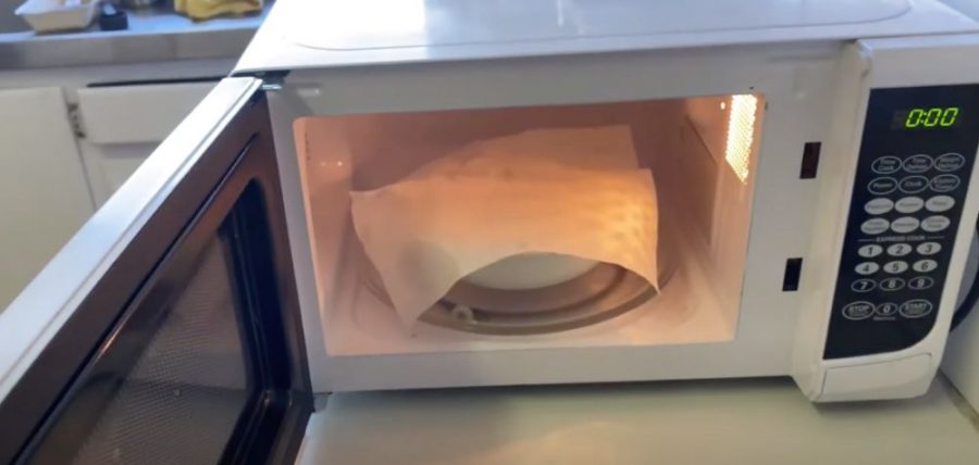 Can You Put Paper Towel In The Microwave?