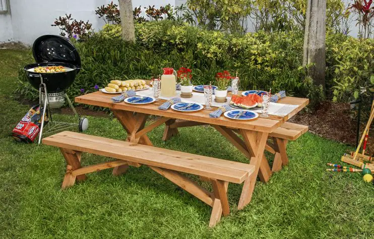 Classic Style Picnic Table