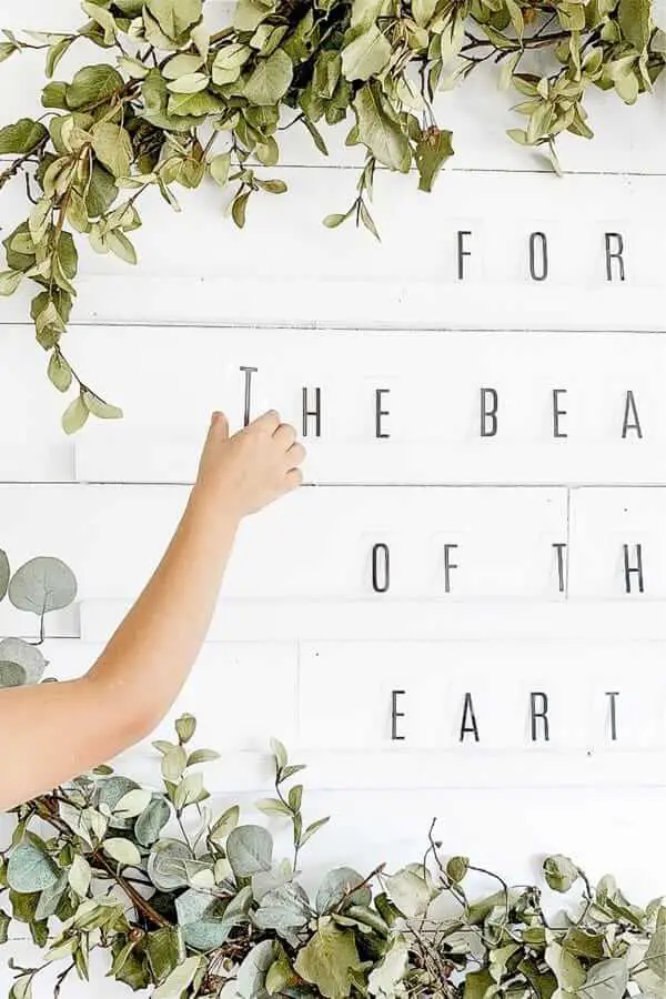  wall-mounted-diy-letterboard-tutorial