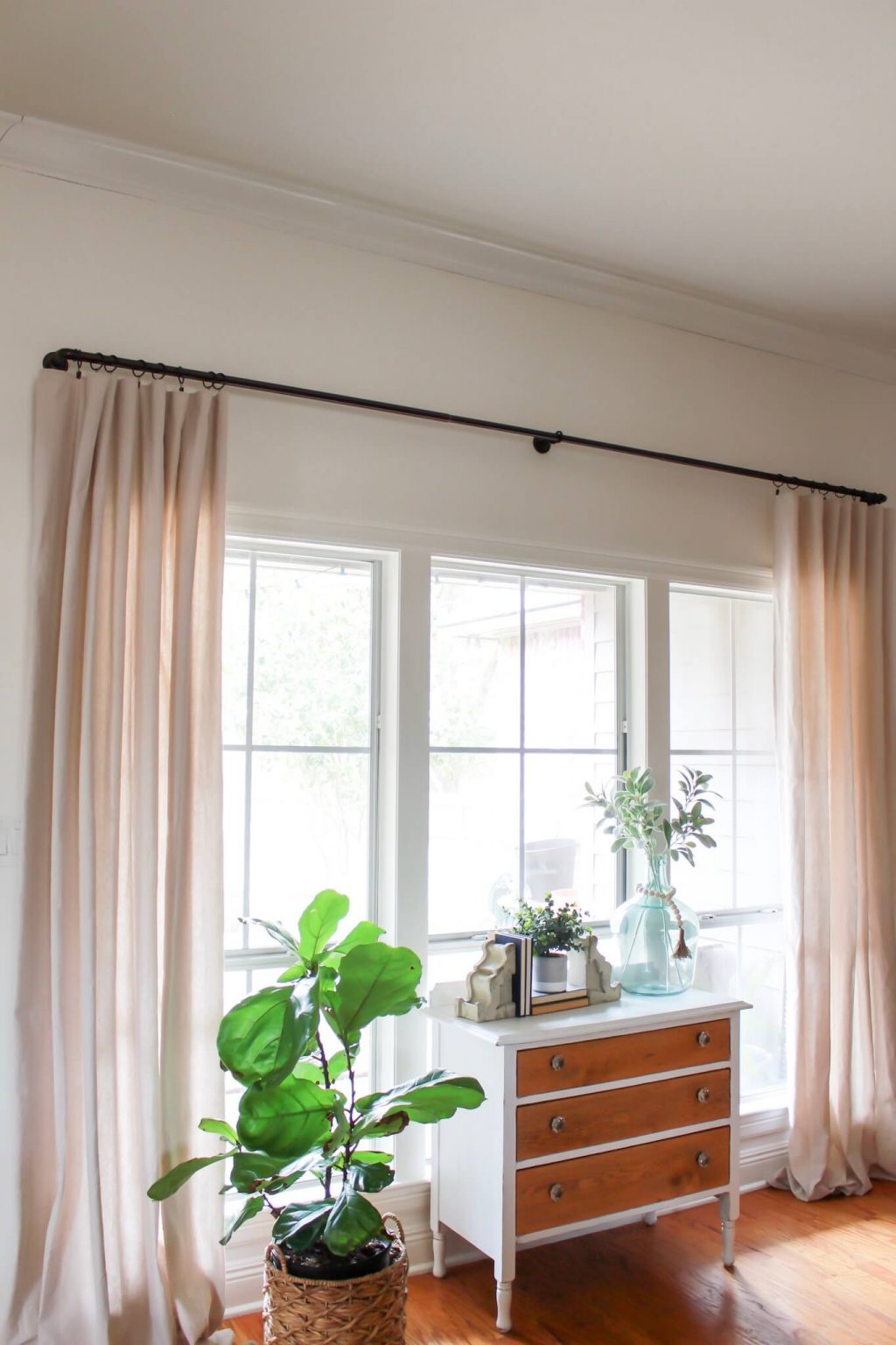 23 Best Farmhouse Window Treatment Ideas (+ Ultimate Guide)