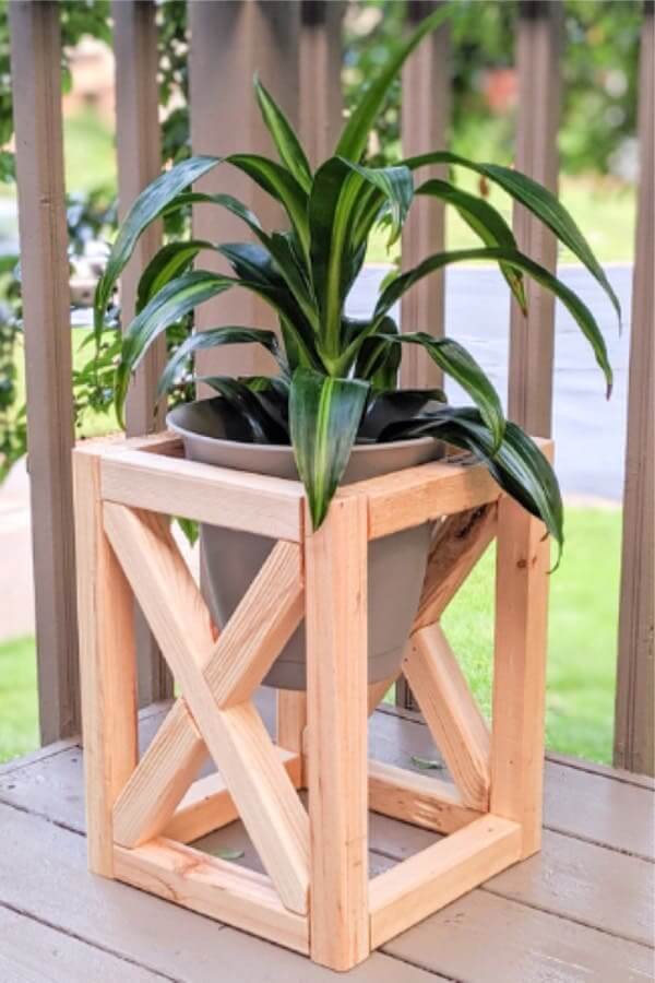 Easy Outdoor Plant Stand Tutorial