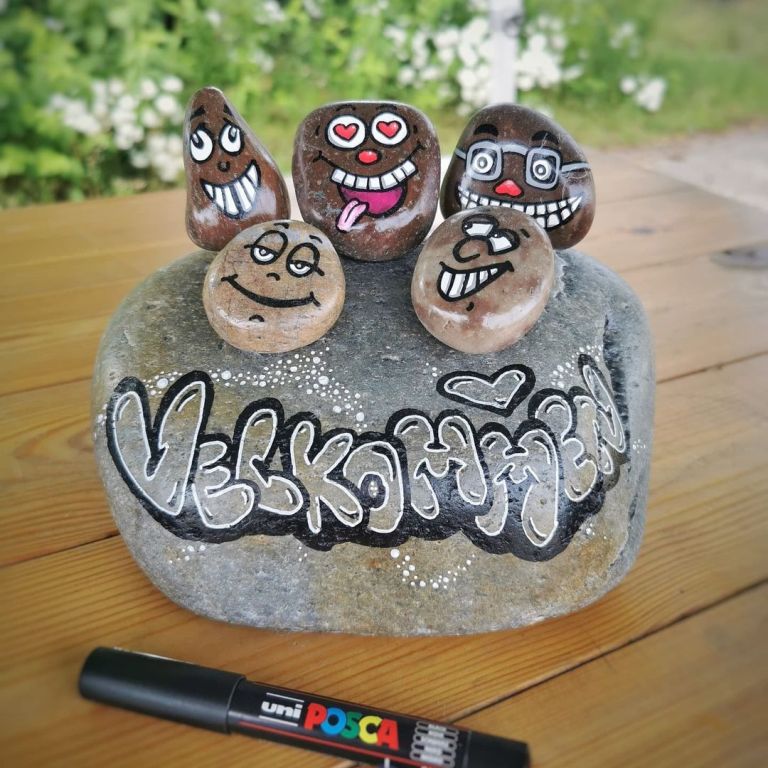 Welcome Stone - painting rocks ideas