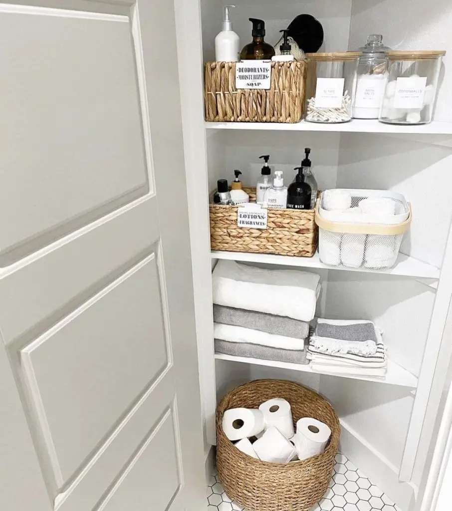 30 Best Linen Closet Organization Ideas for a ClutterFree Closet!