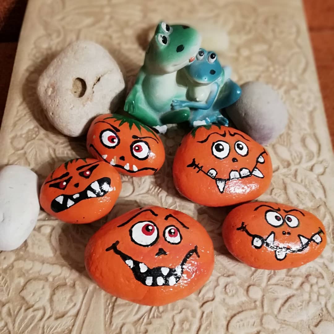 Creepy pumpkin rocks