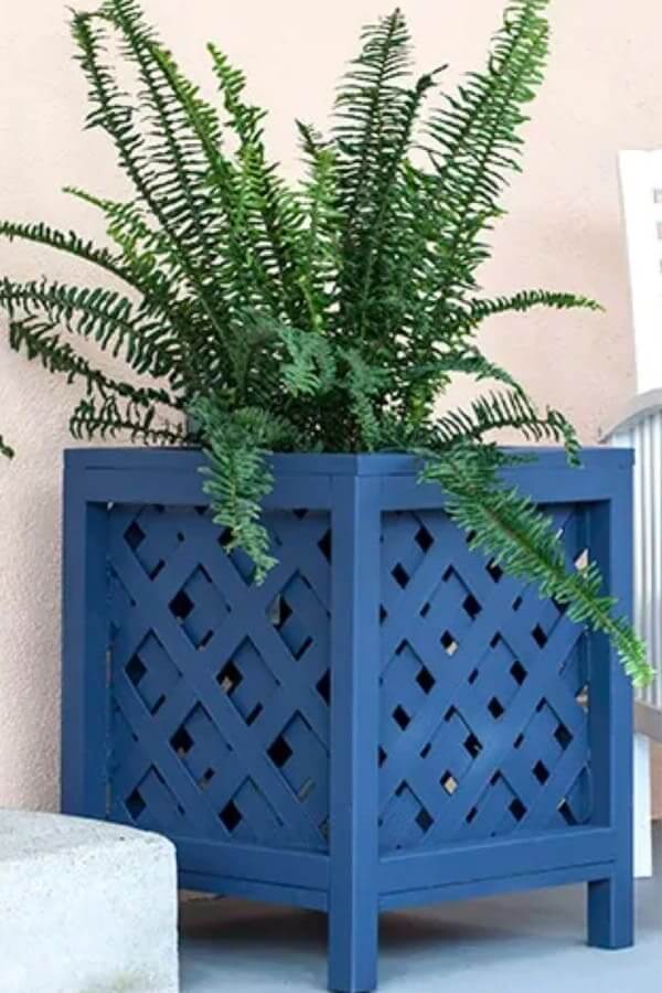 Spray Painted Planter Box Idea - lattice-planter