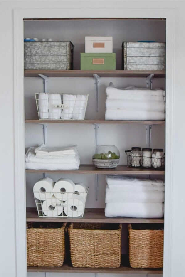 30 Best Linen Closet Organization Ideas for a ClutterFree Closet!