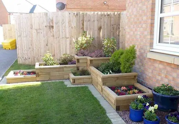 Wooden Pallet Corner Flowerbed