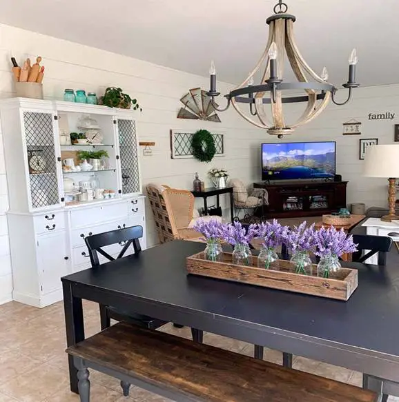 Dining Table Centerpiece that Doubles as Insect Repellent