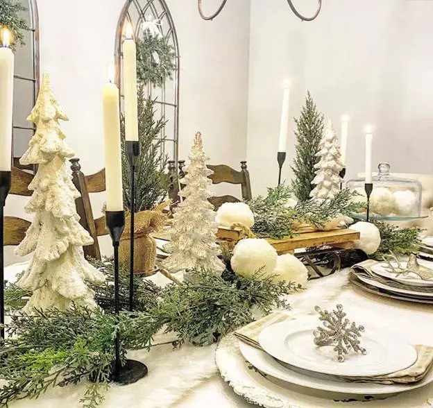 Dining-Table-Centerpiece-Ideas-for-Christmas-Eve