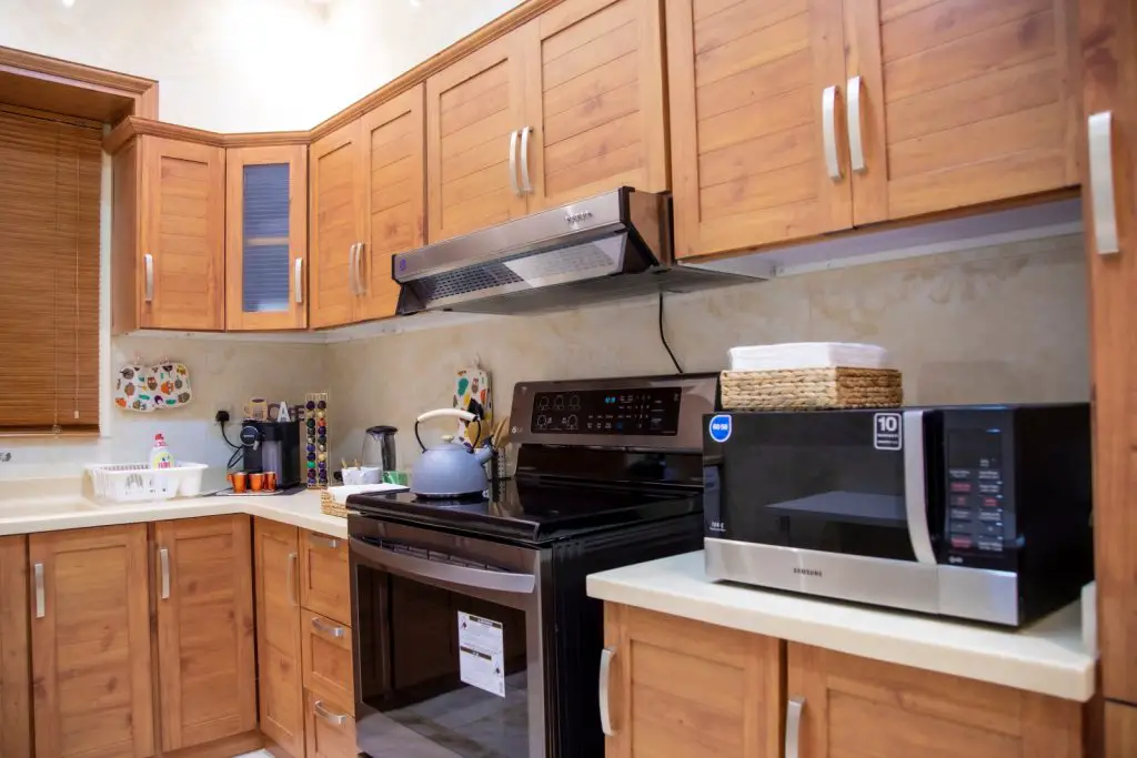 can you put a countertop microwave in a cabinet?