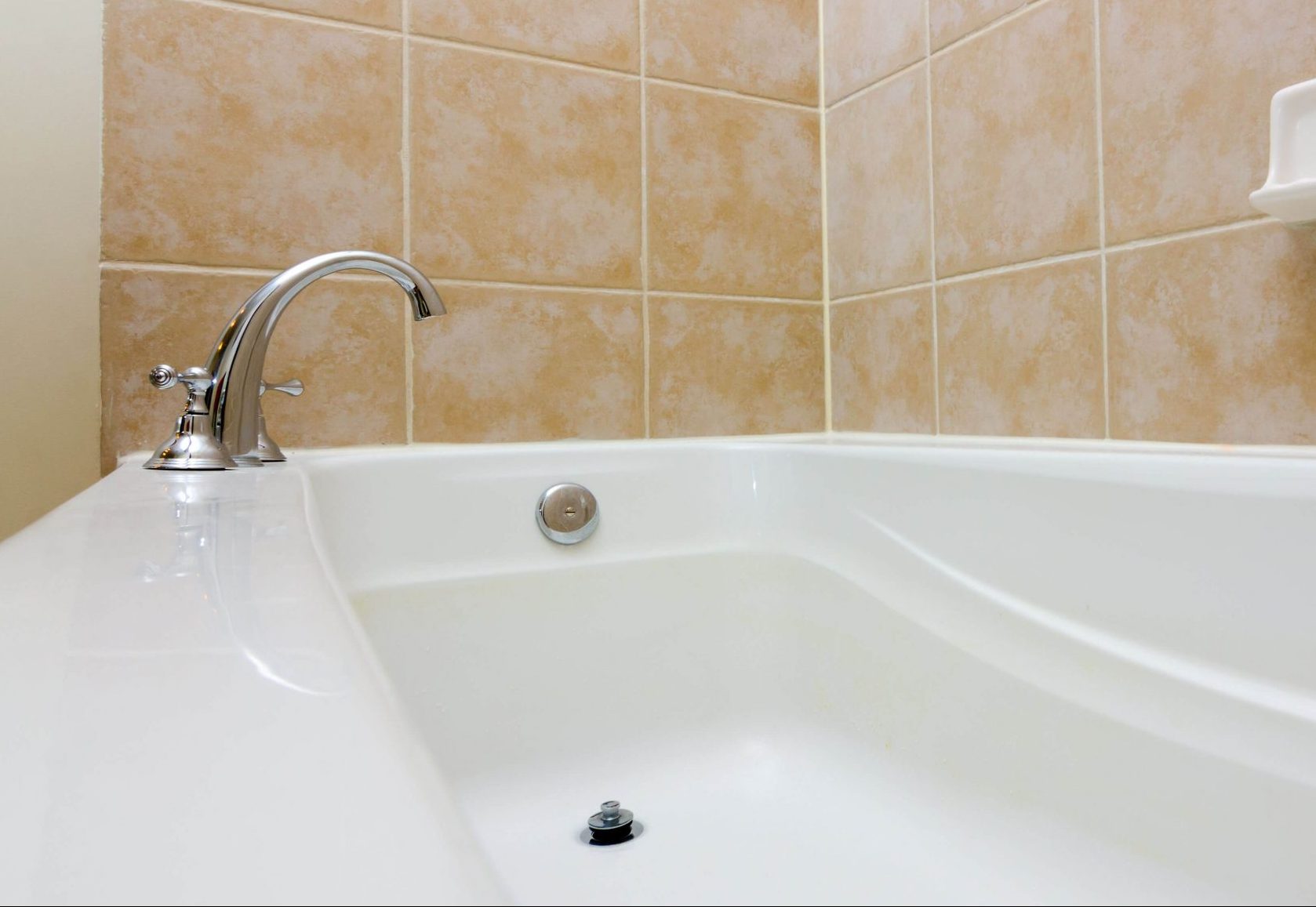 how to block a bathtub drain without a plug