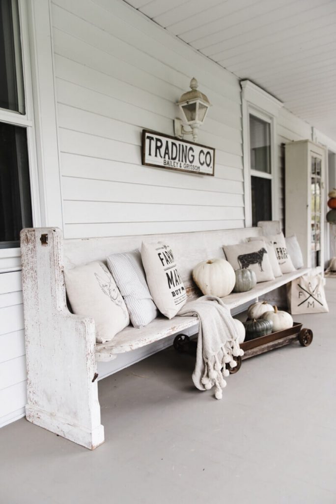 40+ Stunning Rustic Farmhouse Porch Decor Ideas