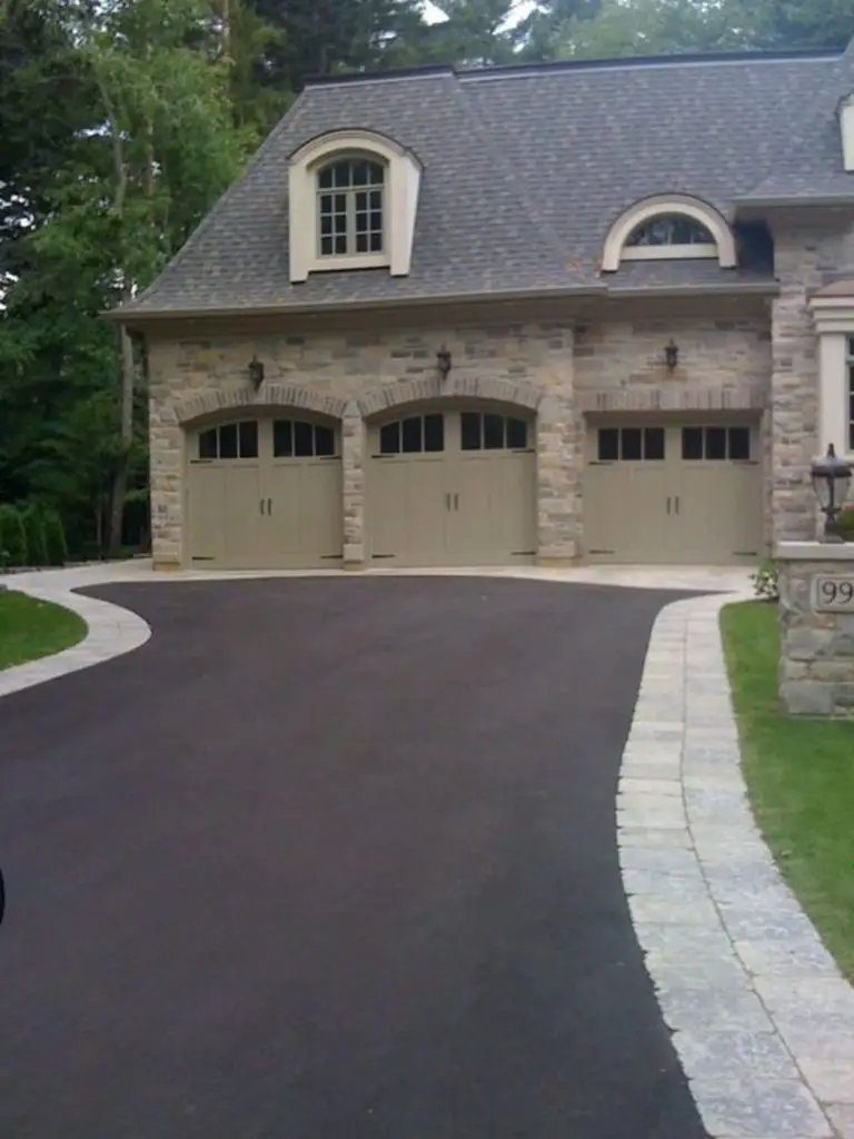 21 Top Driveway Edging Ideas That Will Improve Your Yard