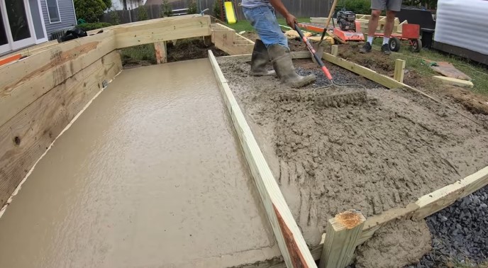 How to Pour a Concrete Slab for a Hot Tub