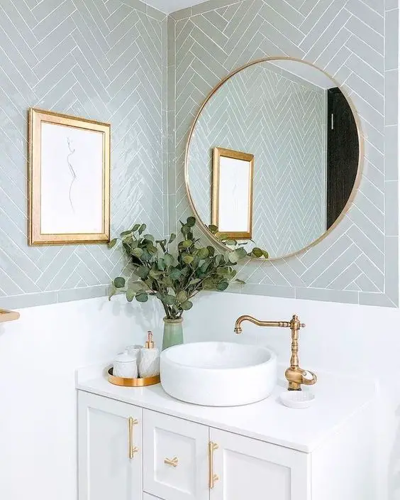 Round mirror in minimalist white bathroom decor ideas