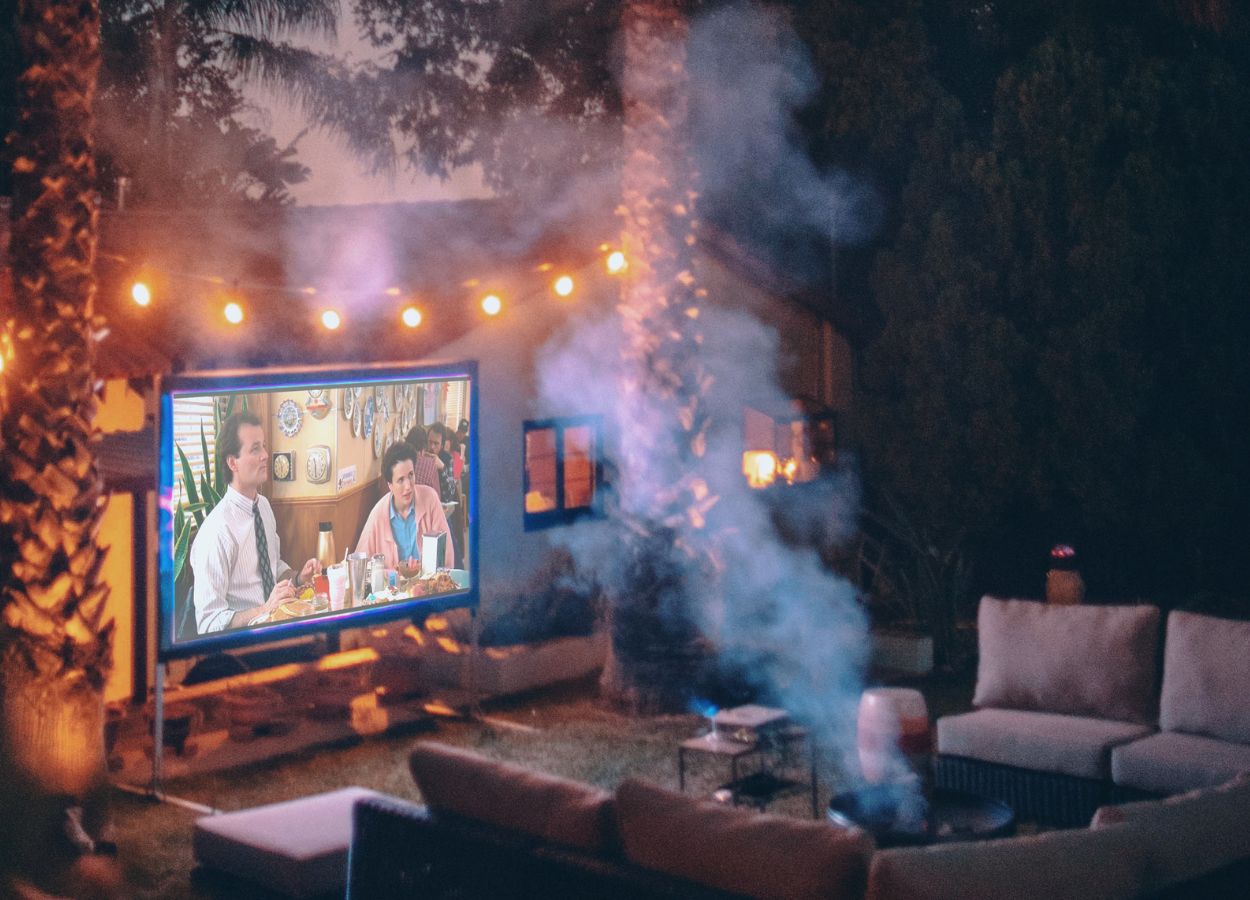 14 Cozy Backyard Movie Night Ideas