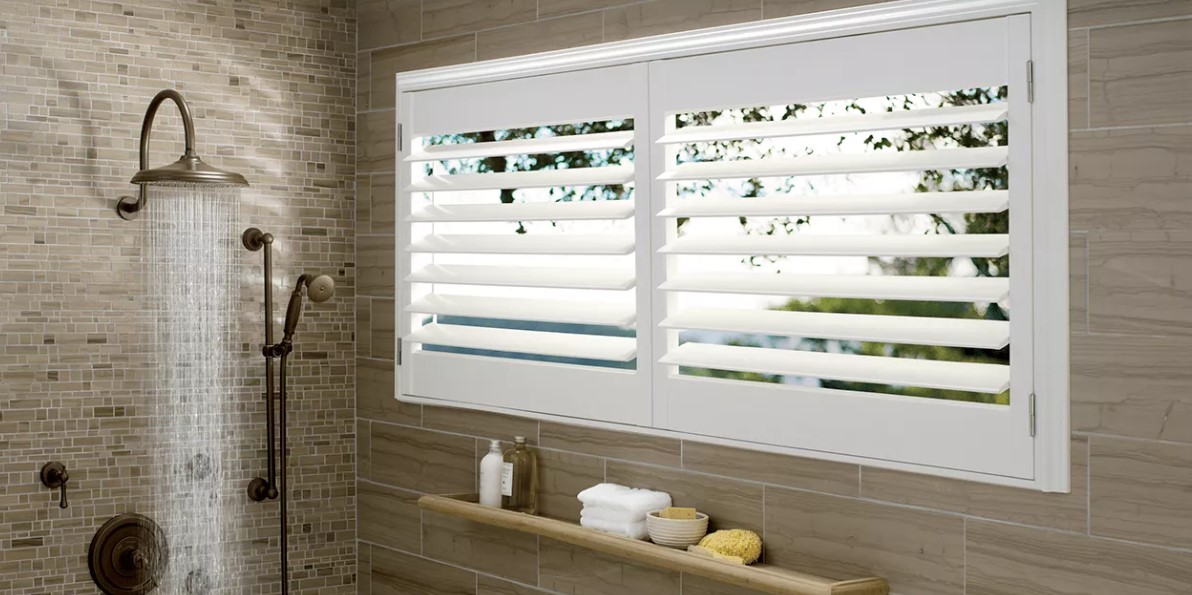 Choosing the right window treatment for bathrooms