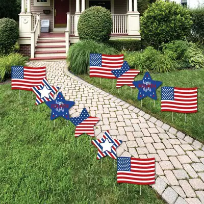 20 DIY 4th of July Outdoor Decorations - Patriotic Pathway Flags