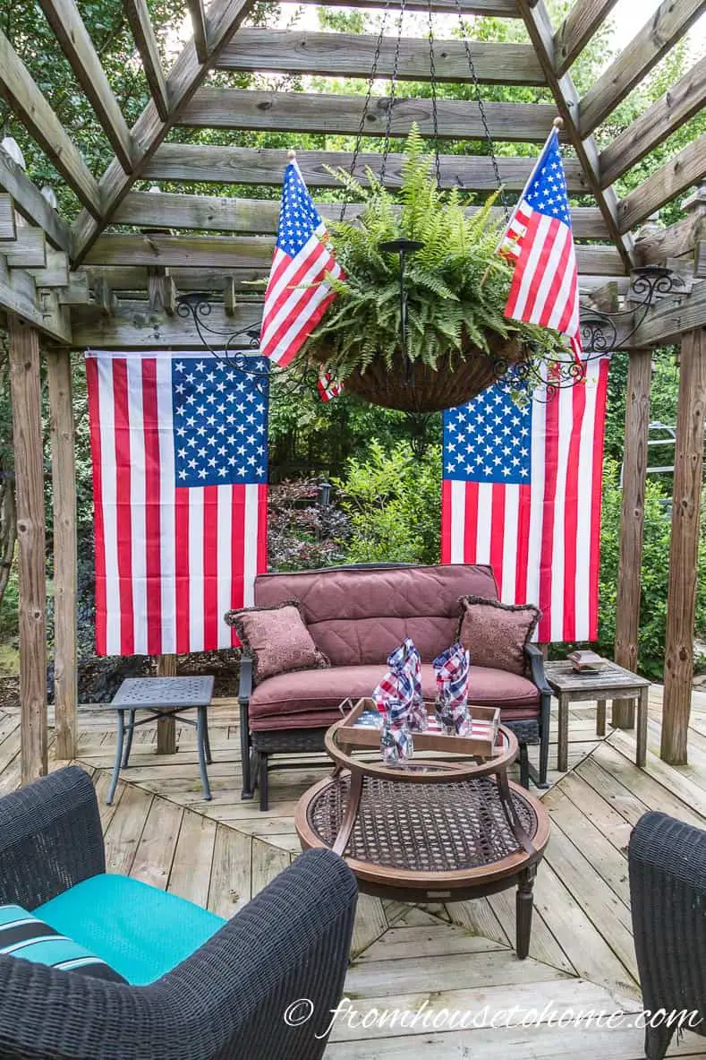22 Stunning DIY 4th of July Outdoor Decorations - DIY Firecracker Centerpieces