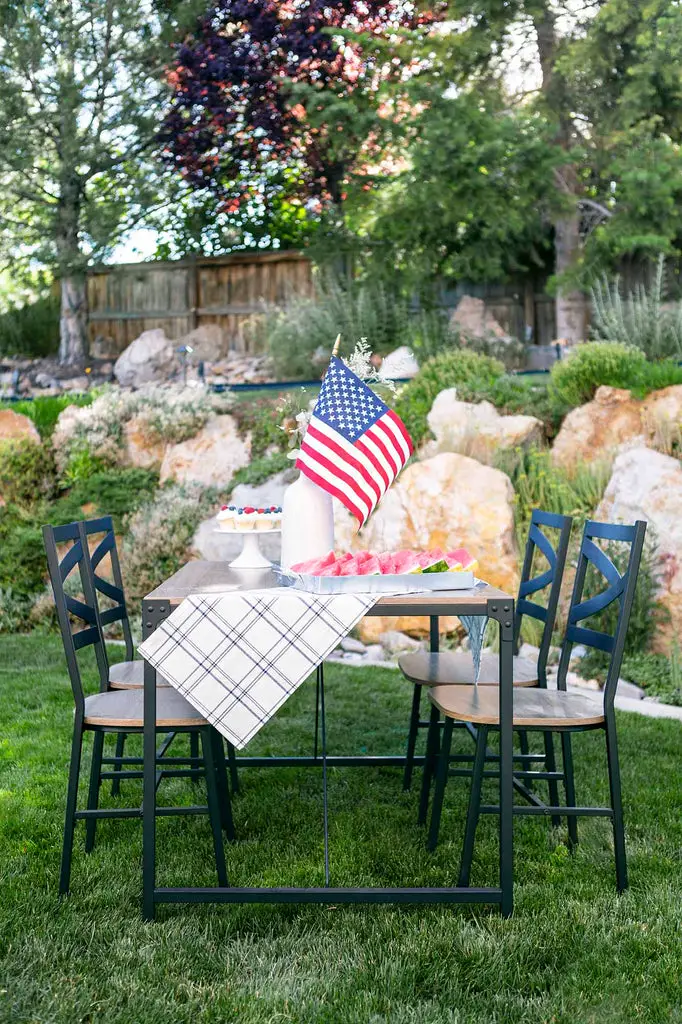 20 DIY 4th of July Outdoor Decorations - Festive Dining Setup