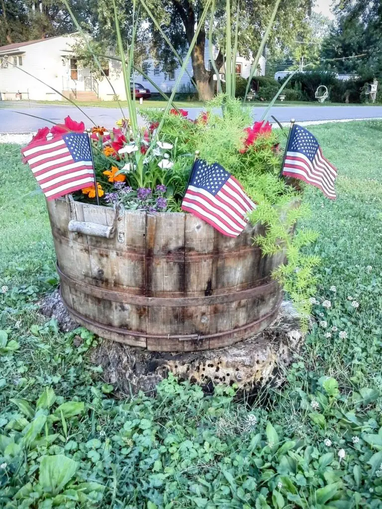 22 Stunning DIY 4th of July Outdoor Decorations - Patriotic Flower Pots